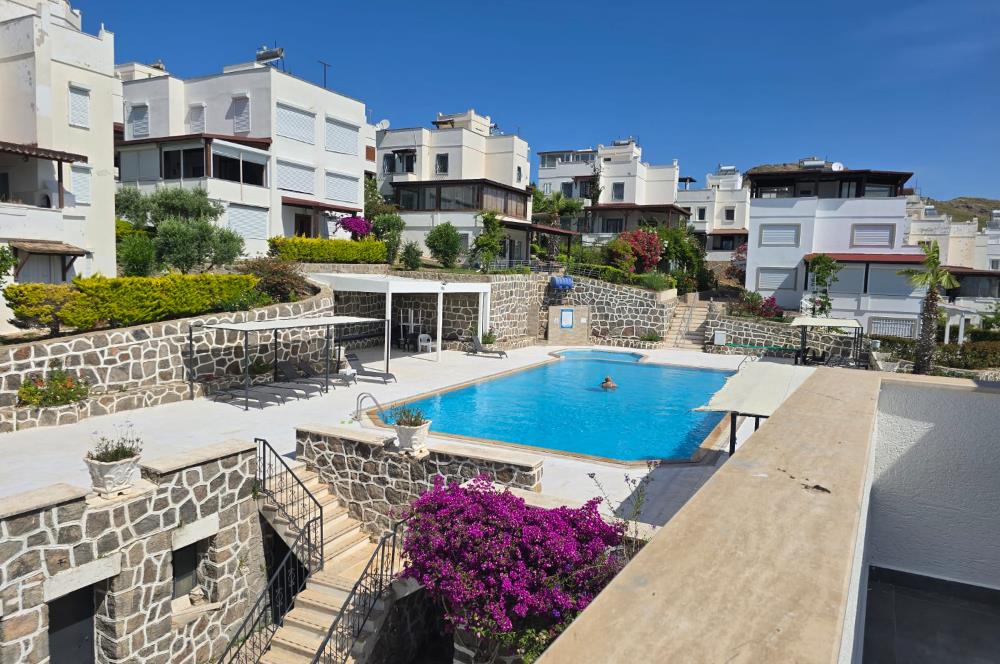 Bodrum Akyarlar'da Satılık 5+2 Havuzlu Tripleks Villa