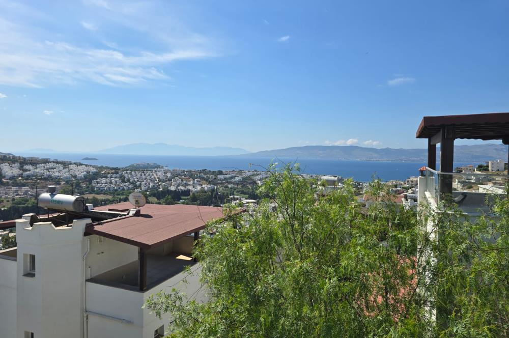 Bodrum Akyarlar'da Satılık 5+2 Havuzlu Tripleks Villa