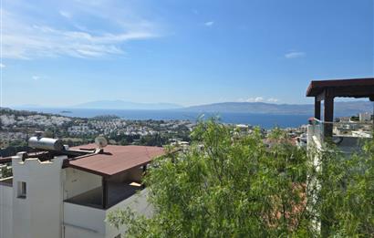 Bodrum Akyarlar'da Satılık 5+2 Havuzlu Tripleks Villa