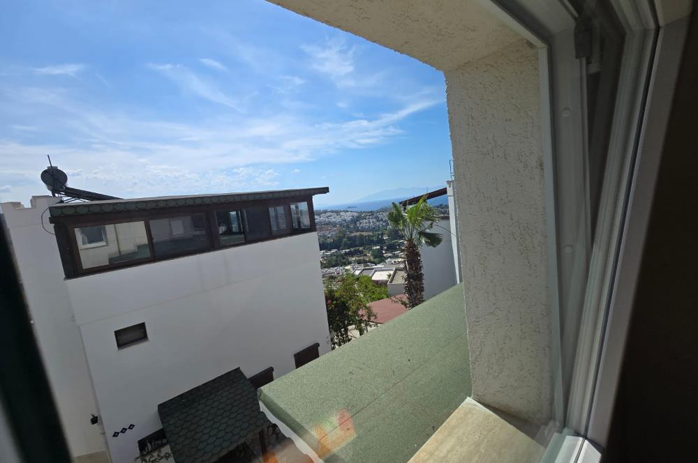 Bodrum Akyarlar'da Satılık 5+2 Havuzlu Tripleks Villa