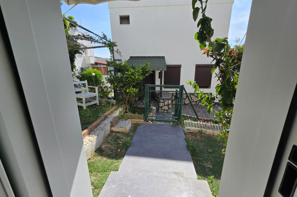 Bodrum Akyarlar'da Satılık 5+2 Havuzlu Tripleks Villa