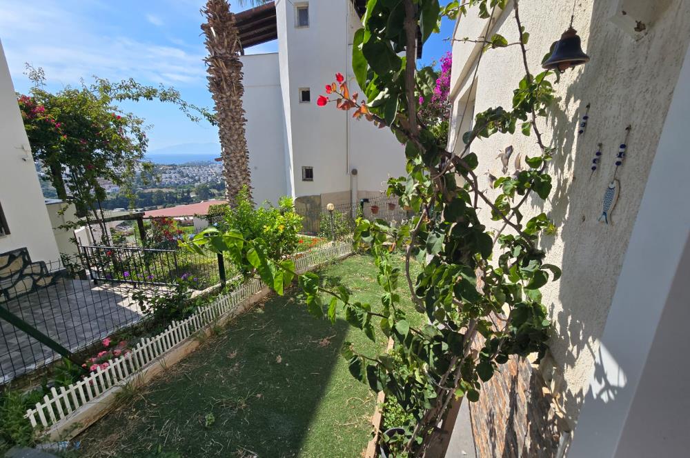 Bodrum Akyarlar'da Satılık 5+2 Havuzlu Tripleks Villa