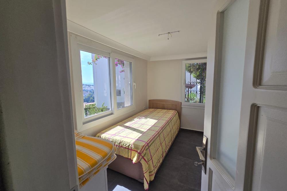 Bodrum Akyarlar'da Satılık 5+2 Havuzlu Tripleks Villa