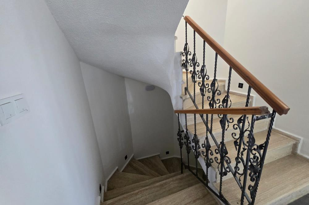 Bodrum Akyarlar'da Satılık 5+2 Havuzlu Tripleks Villa