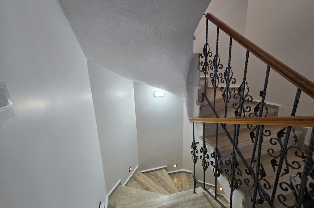Bodrum Akyarlar'da Satılık 5+2 Havuzlu Tripleks Villa