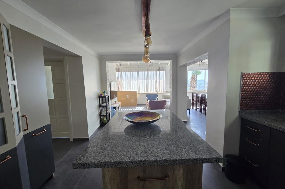 Bodrum Akyarlar'da Satılık 5+2 Havuzlu Tripleks Villa