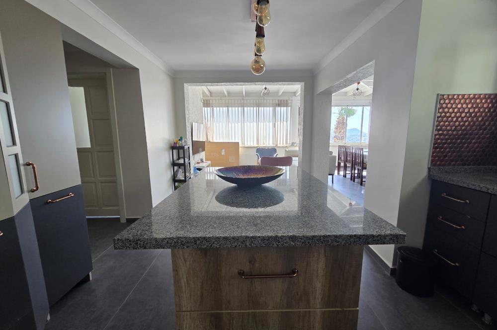 Bodrum Akyarlar'da Satılık 5+2 Havuzlu Tripleks Villa