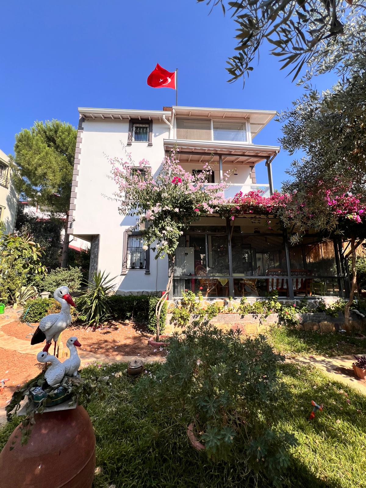Akbük Gökdeniz Sitesinde Deniz Manzaralı 6+1 Tripleks