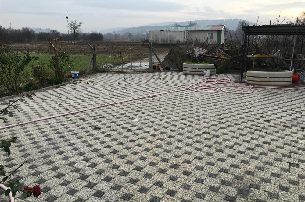 C21 LOCA'DAN BÜYÜK BOSTANCI'DA SATILIK ÇİFTLİK EVİ VE ARSASI