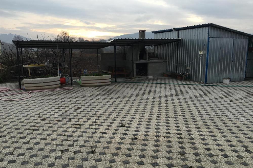 C21 LOCA'DAN BÜYÜK BOSTANCI'DA SATILIK ÇİFTLİK EVİ VE ARSASI