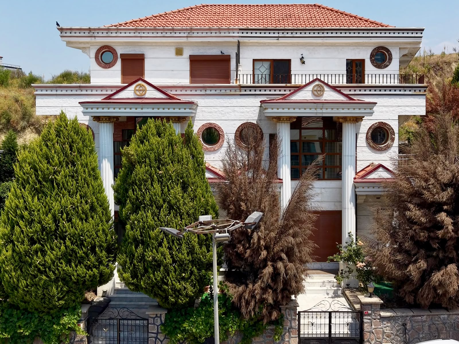 Ergenekon mahallesinde müstakil 4+1 villa
