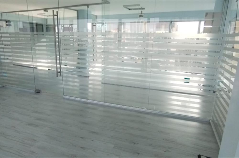 E5 Üzerinde Prestijli Plaza'da Kiralık 210 m2 Komple Kat