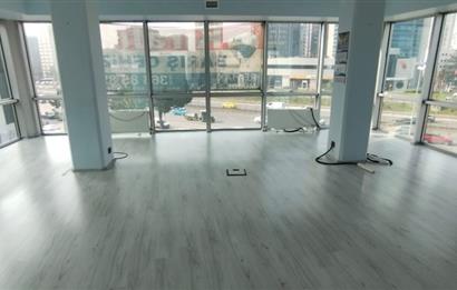 E5 Üzerinde Prestijli Plaza'da Kiralık 210 m2 Komple Kat