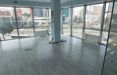 E5 Üzerinde Prestijli Plaza'da Kiralık 210 m2 Komple Kat