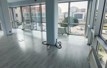 E5 Üzerinde Prestijli Plaza'da Kiralık 210 m2 Komple Kat