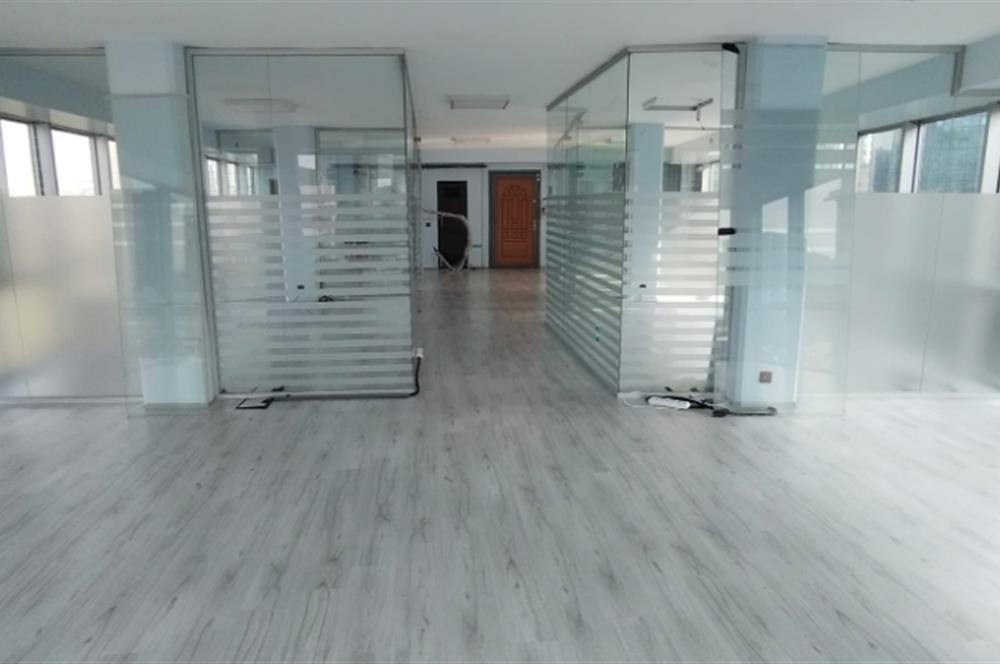 E5 Üzerinde Prestijli Plaza'da Kiralık 210 m2 Komple Kat
