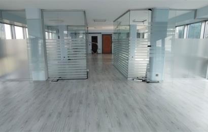 E5 Üzerinde Prestijli Plaza'da Kiralık 210 m2 Komple Kat
