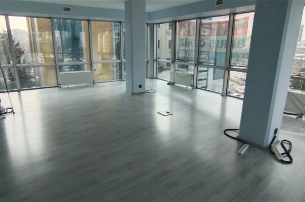 E5 Üzerinde Prestijli Plaza'da Kiralık 210 m2 Komple Kat