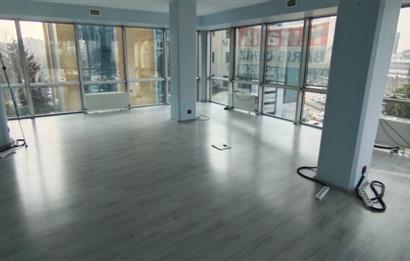 E5 Üzerinde Prestijli Plaza'da Kiralık 210 m2 Komple Kat