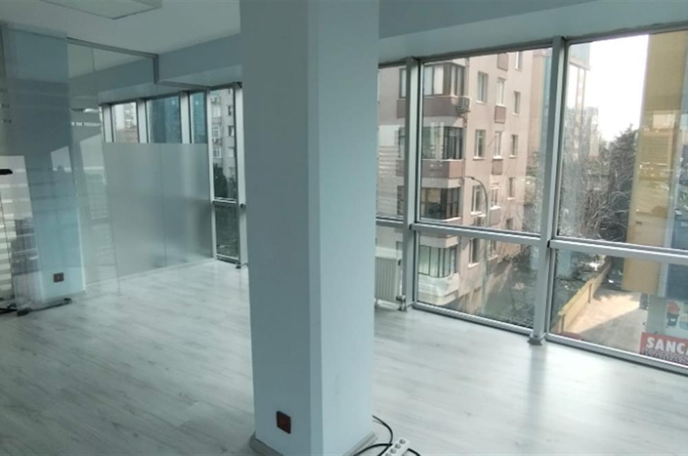 E5 Üzerinde Prestijli Plaza'da Kiralık 210 m2 Komple Kat