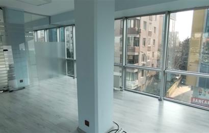 E5 Üzerinde Prestijli Plaza'da Kiralık 210 m2 Komple Kat