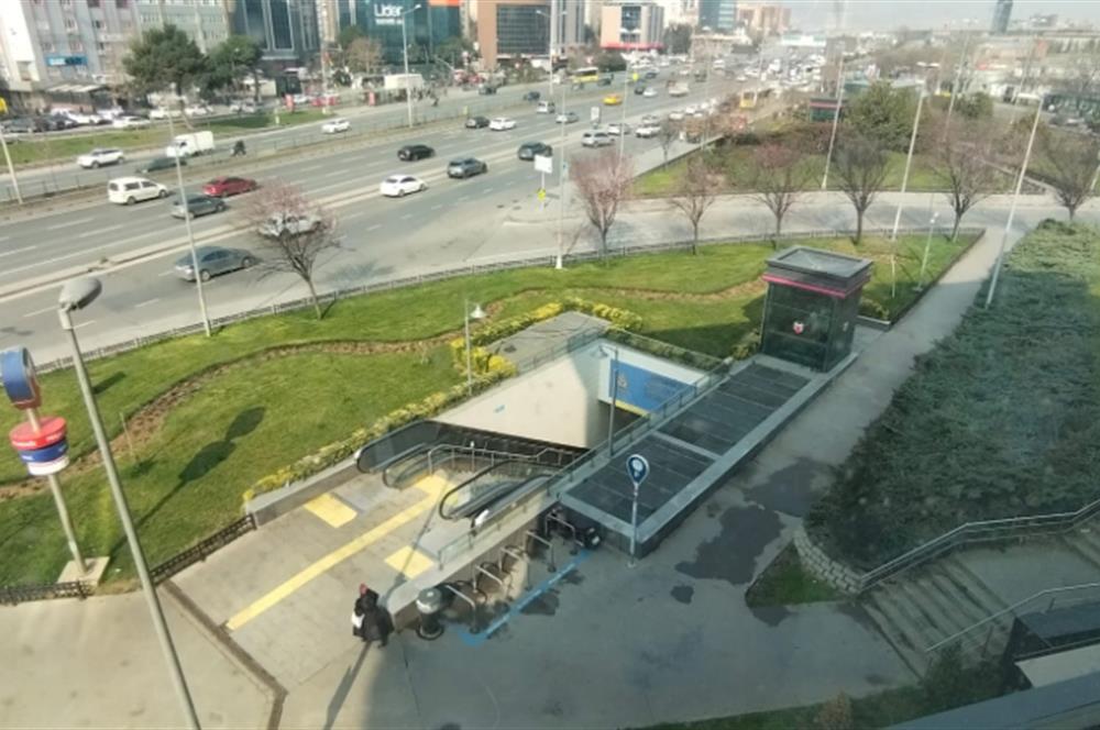 E5 Üzerinde Prestijli Plaza'da Kiralık 210 m2 Komple Kat