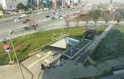 E5 Üzerinde Prestijli Plaza'da Kiralık 210 m2 Komple Kat