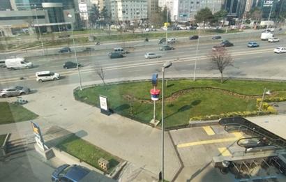 E5 Üzerinde Prestijli Plaza'da Kiralık 210 m2 Komple Kat