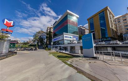 E5 Üzerinde Prestijli Plaza'da Kiralık 210 m2 Komple Kat