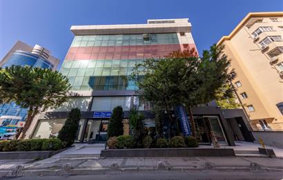 E5 Üzerinde Prestijli Plaza'da Kiralık 210 m2 Komple Kat