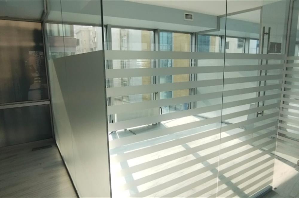 E5 Üzerinde Prestijli Plaza'da Kiralık 210 m2 Komple Kat
