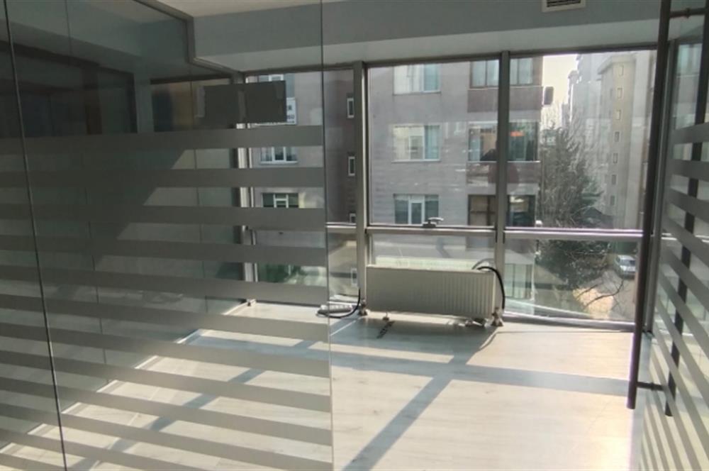 E5 Üzerinde Prestijli Plaza'da Kiralık 210 m2 Komple Kat