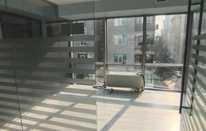 E5 Üzerinde Prestijli Plaza'da Kiralık 210 m2 Komple Kat