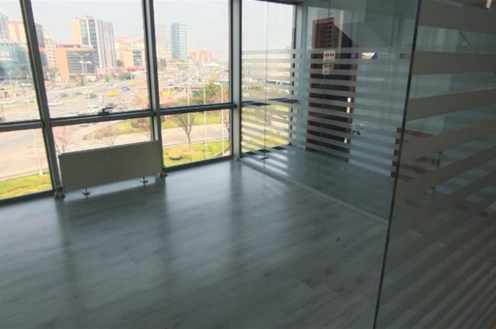 E5 Üzerinde Prestijli Plaza'da Kiralık 210 m2 Komple Kat