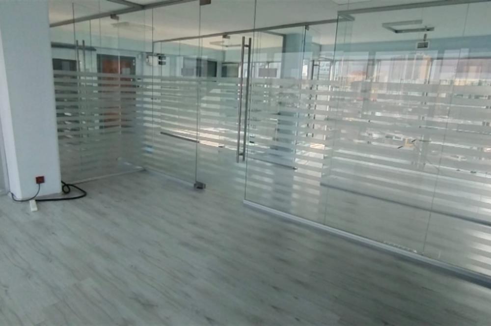 E5 Üzerinde Prestijli Plaza'da Kiralık 210 m2 Komple Kat