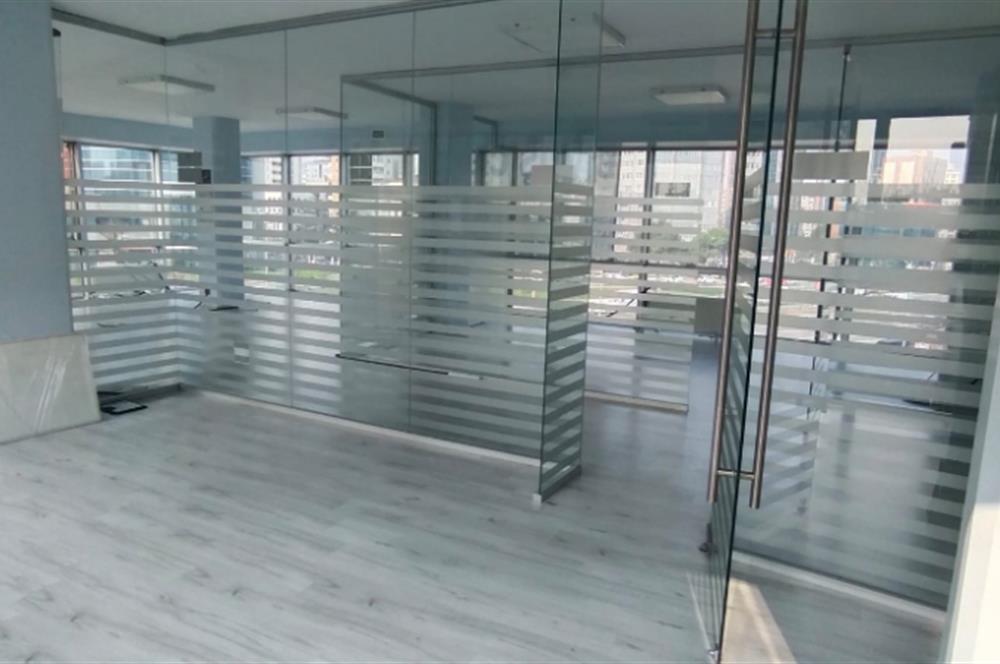 E5 Üzerinde Prestijli Plaza'da Kiralık 210 m2 Komple Kat
