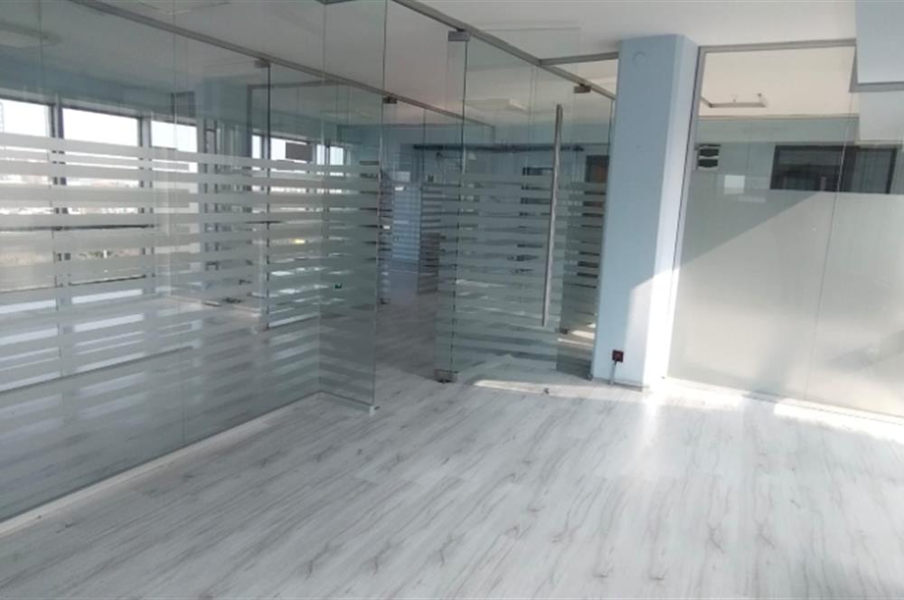 E5 Üzerinde Prestijli Plaza'da Kiralık 210 m2 Komple Kat