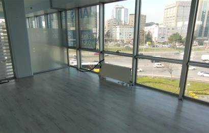 E5 Üzerinde Prestijli Plaza'da Kiralık 210 m2 Komple Kat