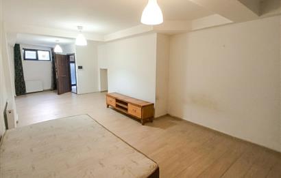 Beyoğlu Kasımpaşa'da Metroya Yakın Bahçeli Kiralık 1+0