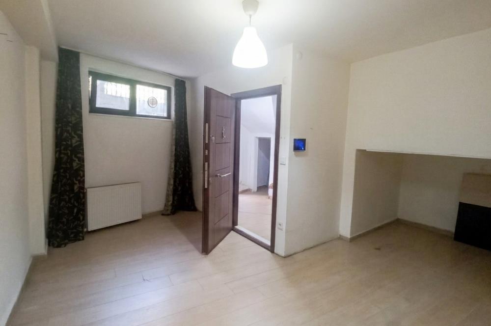 Beyoğlu Kasımpaşa'da Metroya Yakın Bahçeli Kiralık 1+0