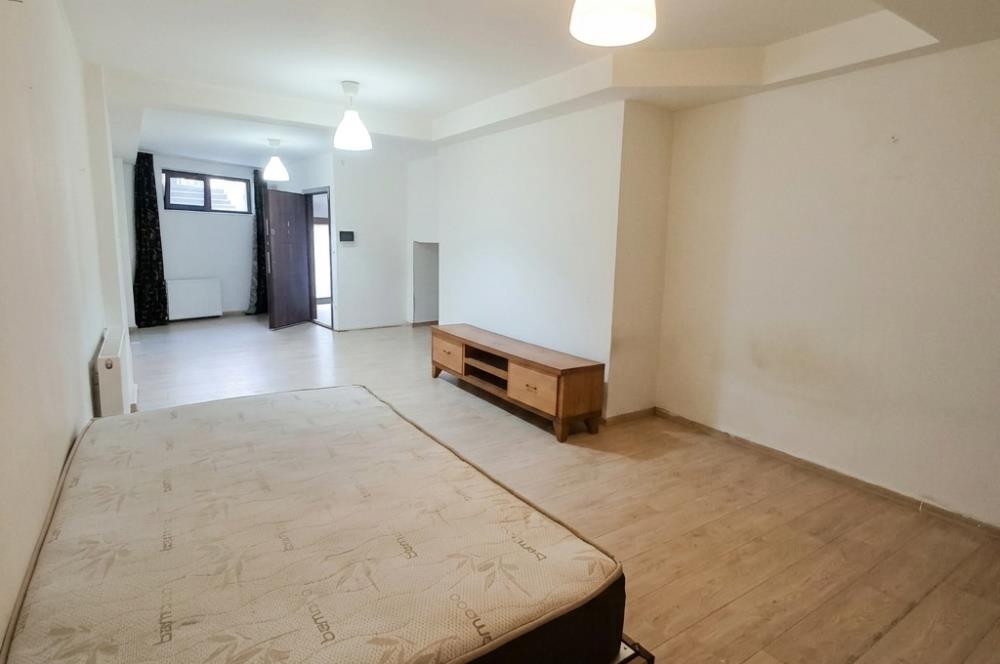 Beyoğlu Kasımpaşa'da Metroya Yakın Bahçeli Kiralık 1+0