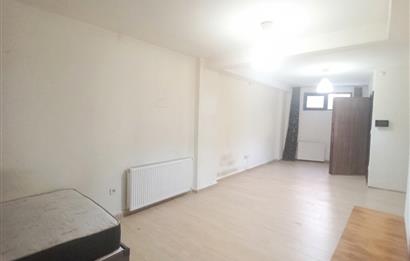 Beyoğlu Kasımpaşa'da Metroya Yakın Bahçeli Kiralık 1+0