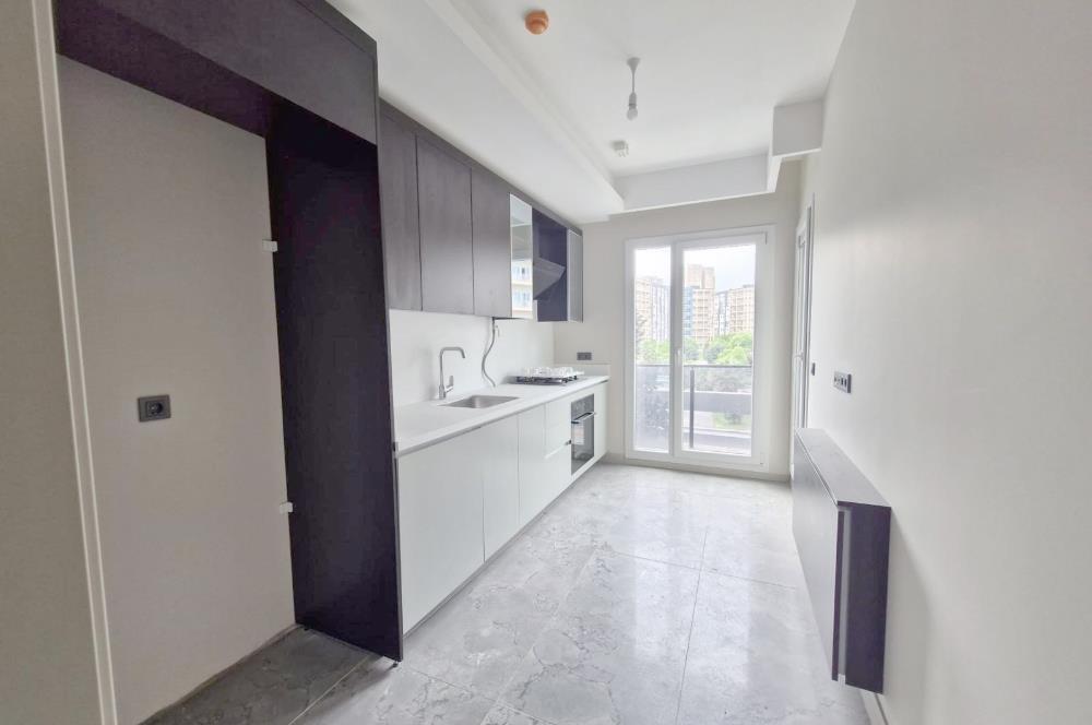 TOPKAPI ALYA MERKEZEFENDİ CAD. SİTE İÇİNDE SATILIK 2 + 1 DAİRE