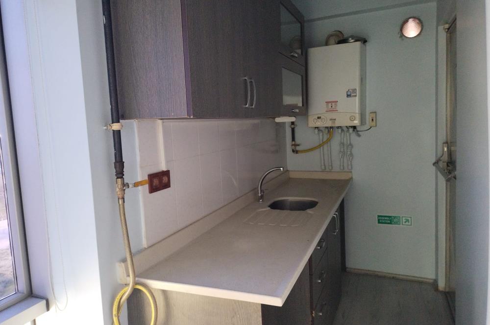 E5 Üzerinde Prestijli Plaza'da Kiralık 210 m2 Komple Kat