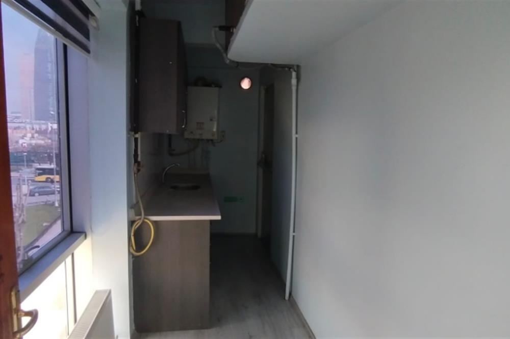E5 Üzerinde Prestijli Plaza'da Kiralık 210 m2 Komple Kat