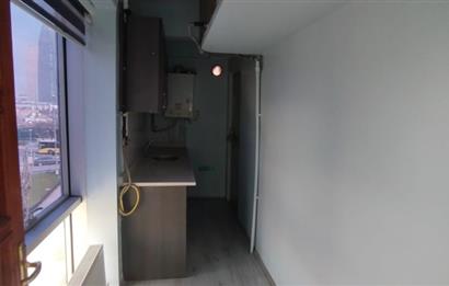 E5 Üzerinde Prestijli Plaza'da Kiralık 210 m2 Komple Kat