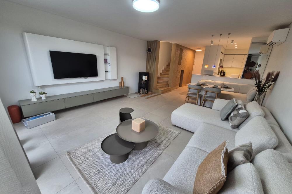 Zekeriyaköy Kuzeybükü'nde Sıfır 4+1 Bahçeli Townhouse