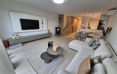 Zekeriyaköy Kuzeybükü'nde Sıfır 4+1 Bahçeli Townhouse