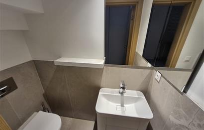 Zekeriyaköy Kuzeybükü'nde Sıfır 4+1 Bahçeli Townhouse