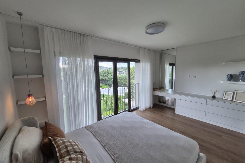 Zekeriyaköy Kuzeybükü'nde Sıfır 4+1 Bahçeli Townhouse